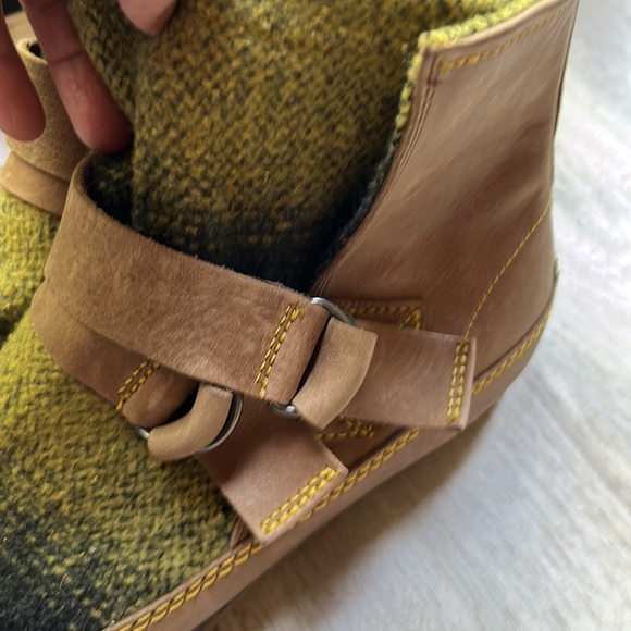 SOLD Sorel slip on ankle boots 🥾 size 9.5 preloved ❤️ - Picture 2 of 8